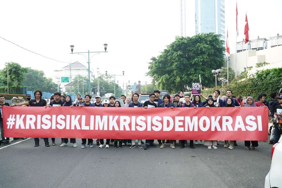 Dokumentasi 4/6/2023. Mahasiswa menyerukan bahwa krisis iklim dan krisis demokrasi saling berkaitan karena praktik negara yang korup.