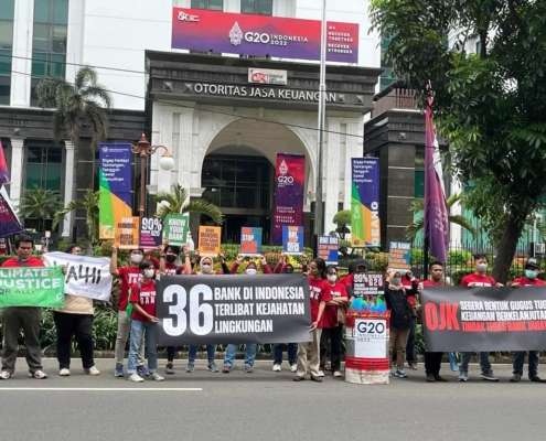 Aksi Protes Terhadap 36 Bank yang Terlibat Kejahatan Lingkungan