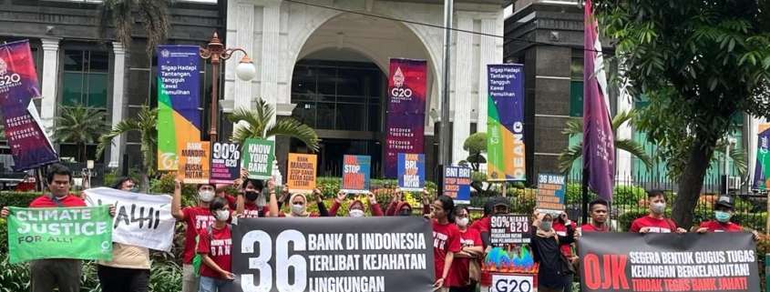 Aksi Protes Terhadap 36 Bank yang Terlibat Kejahatan Lingkungan