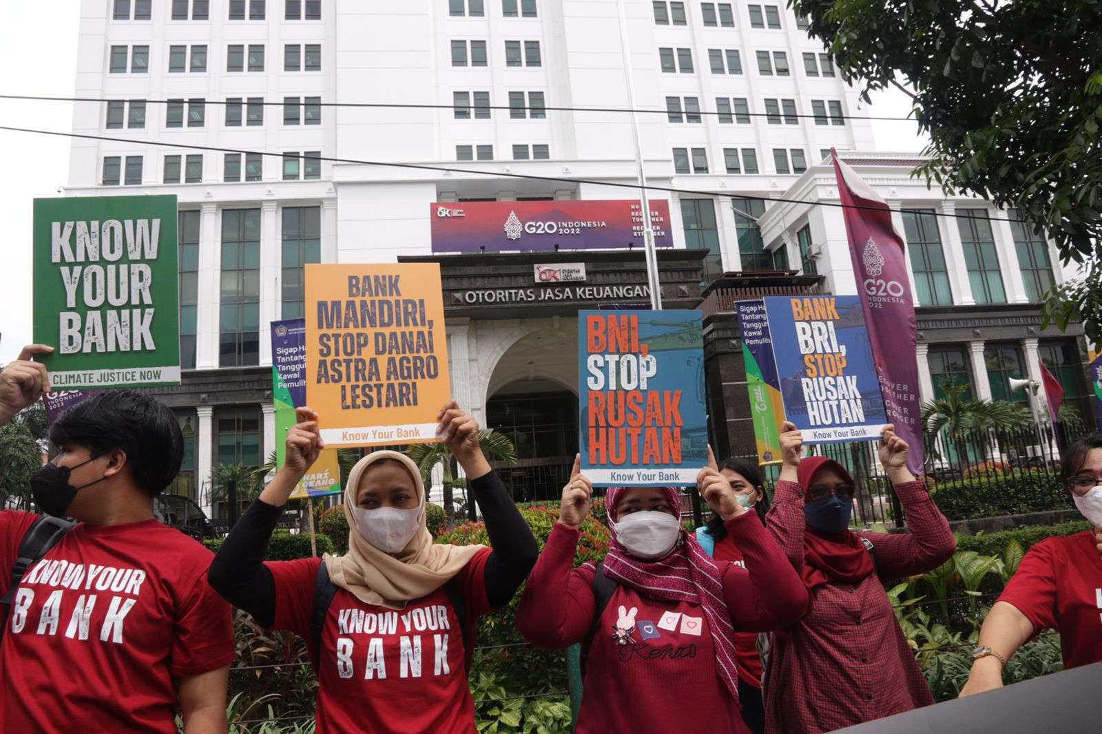 Protest against 36 Banks Complicit